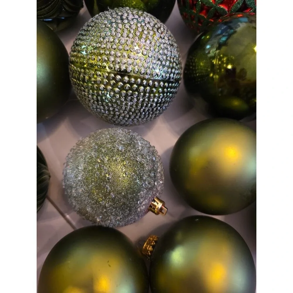 HOLIDAY TIME 18‎ SHATTERPROOF HANGING ORNAMENTS ROUND BALLS Green
